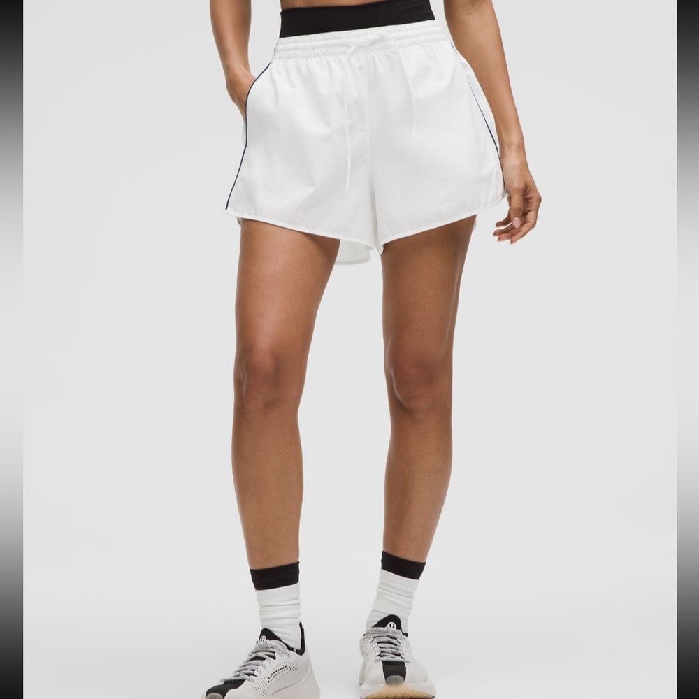 Lululemon Court Rival High-Rise Short 3" Perforated Size 4